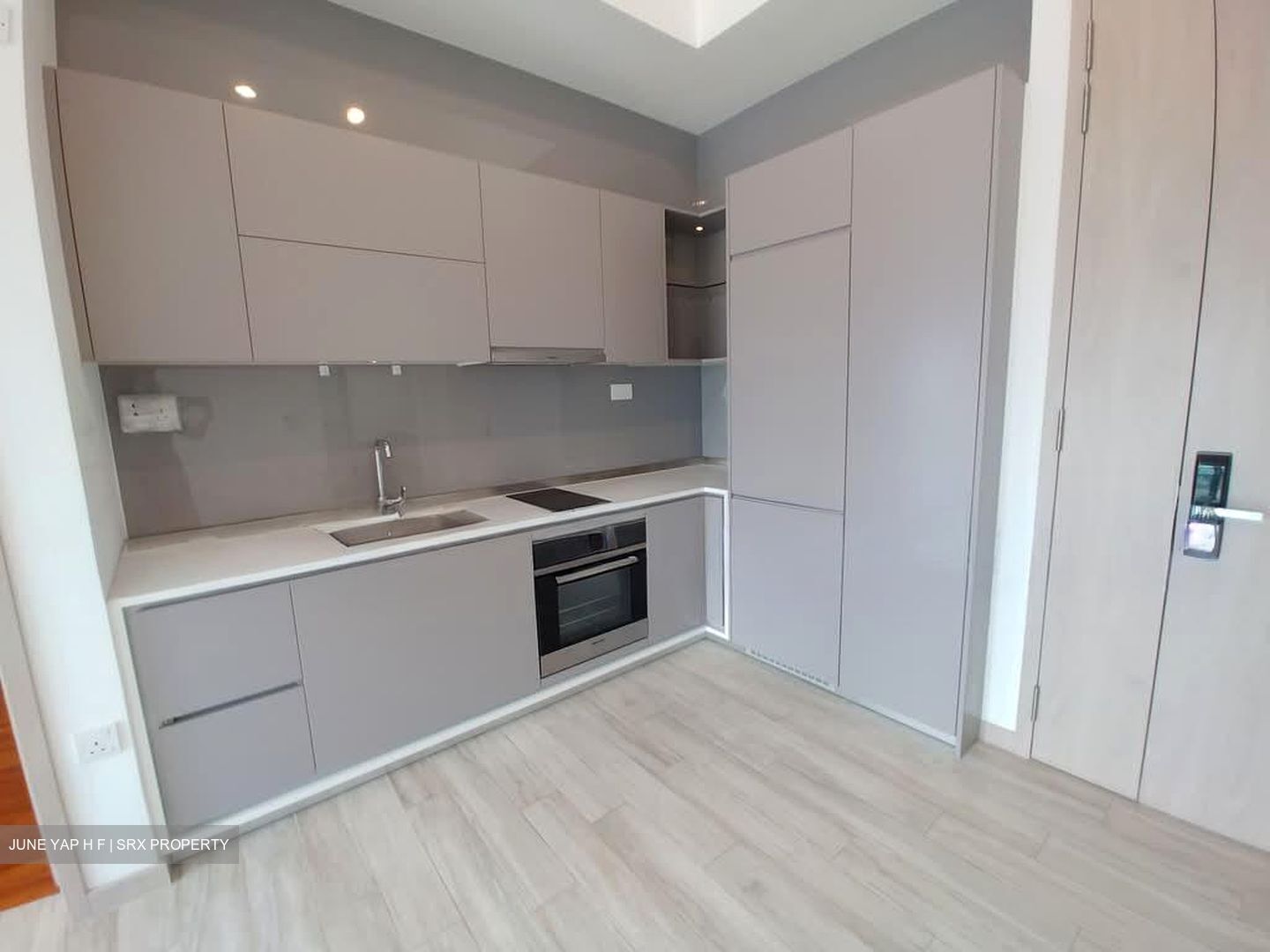 J Gateway (D22), Condominium #578070101